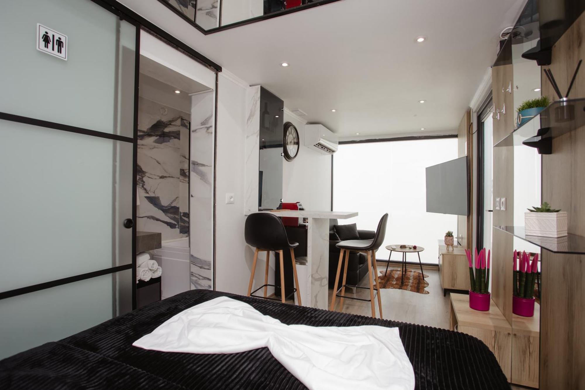 446 Tiny House Shiroke Villa Bagian luar foto