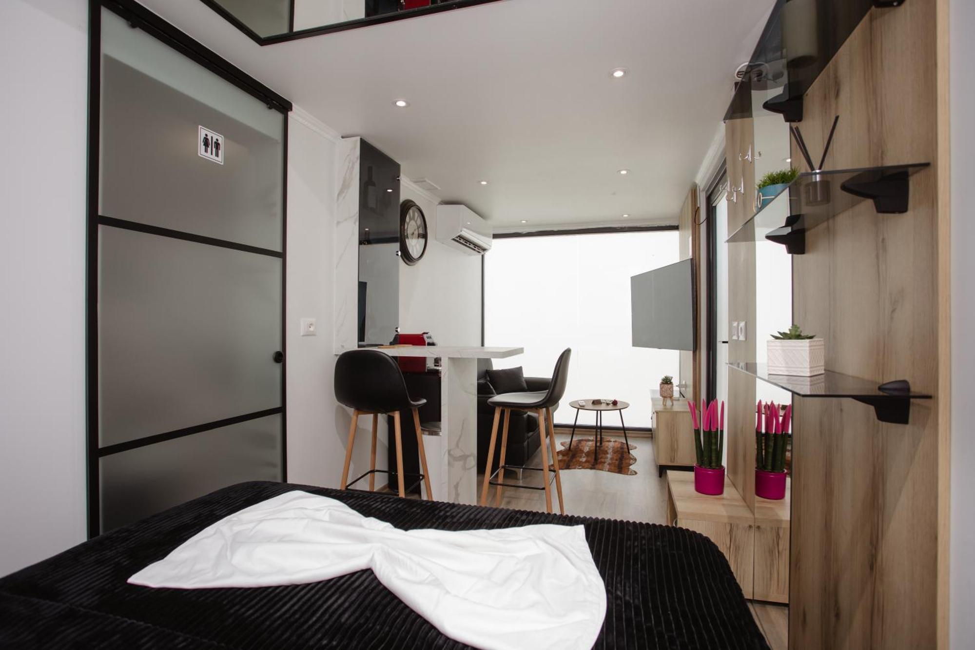 446 Tiny House Shiroke Villa Bagian luar foto