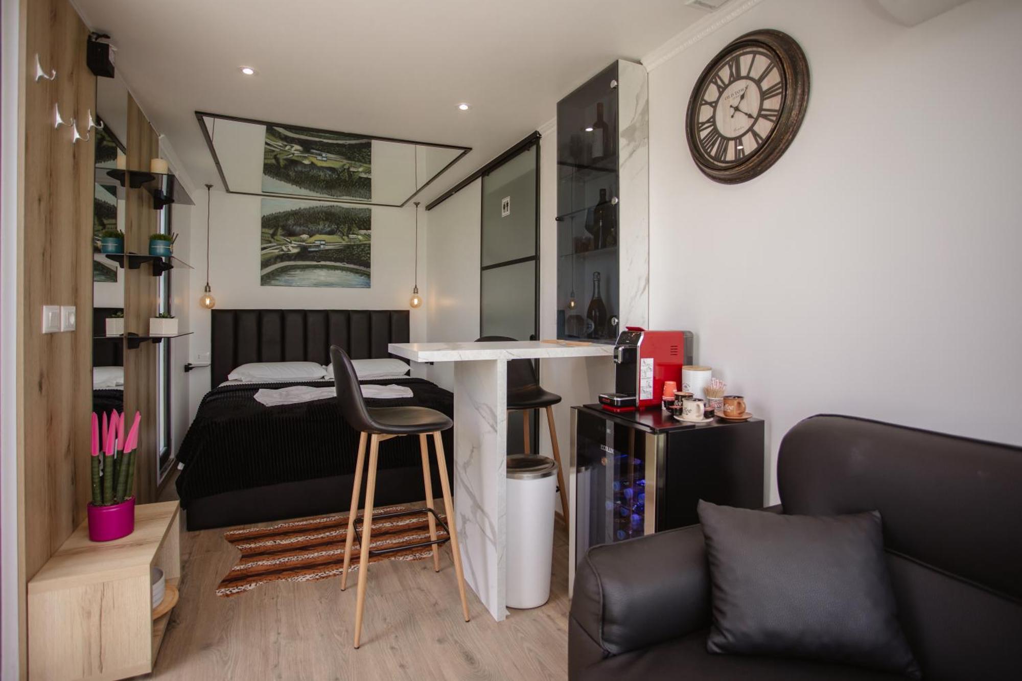 446 Tiny House Shiroke Villa Bagian luar foto