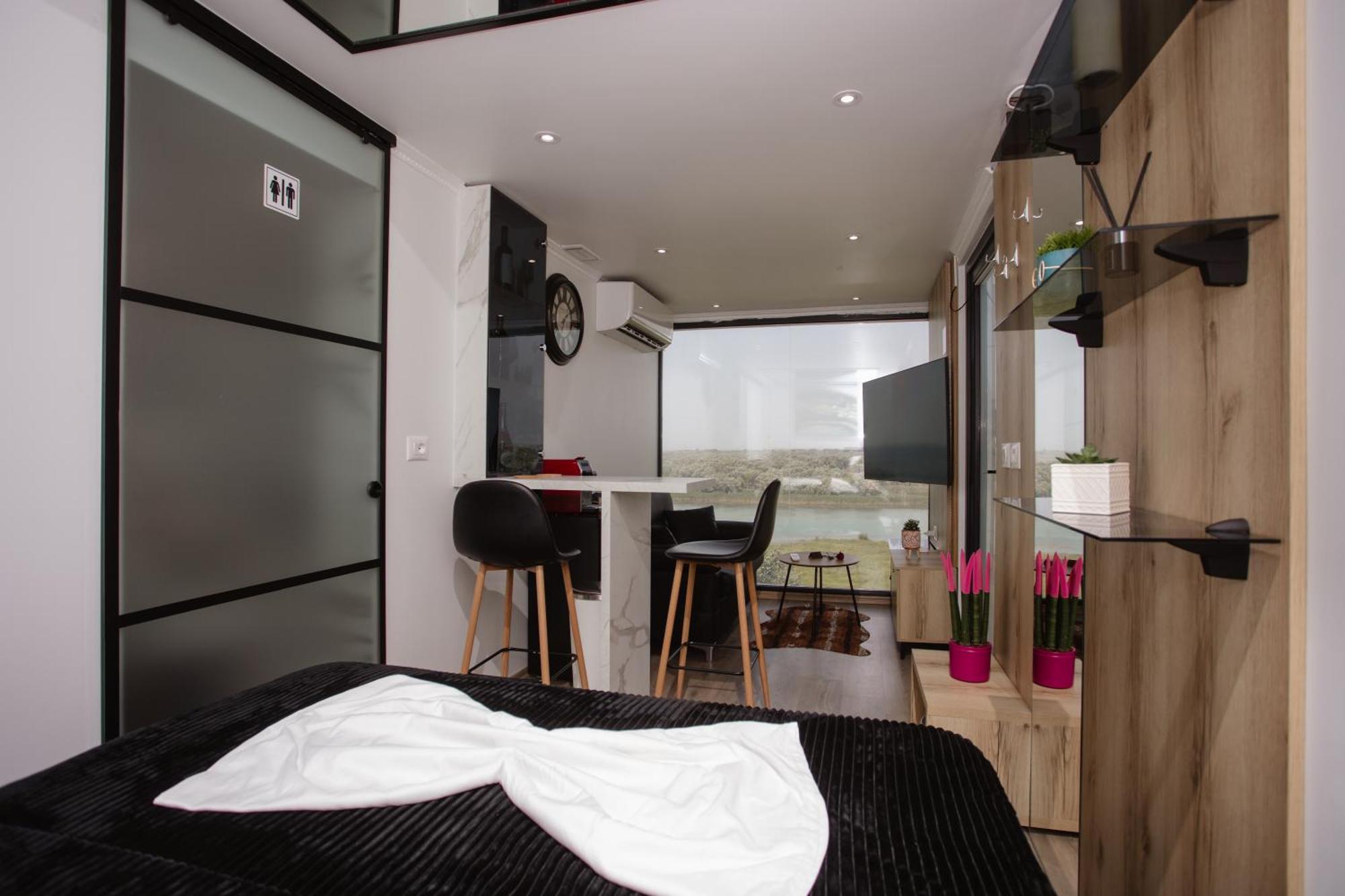 446 Tiny House Shiroke Villa Bagian luar foto